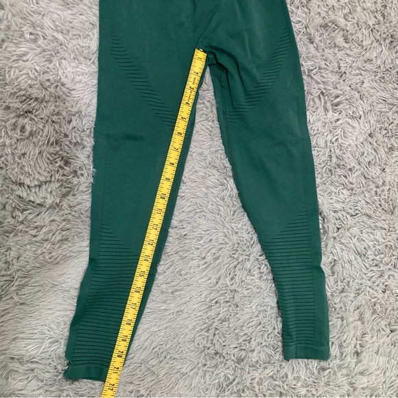 Booty Scrunch Leggings 🍑 - Picture 13 of 15